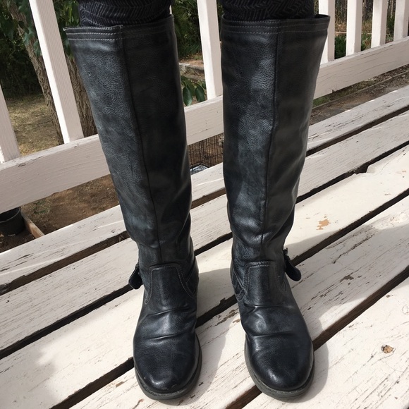 Boots - Picture 4 of 4